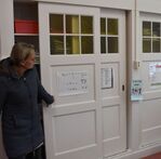 In de klassen zitten nog de oude kasten met de originele deuren uit 1931.
              <br/>
              Richard Keijzer, 2016-02-25